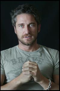 Gerard_Butler___Martin_Pope_Photoshoot_16lj_hireshotties.jpg