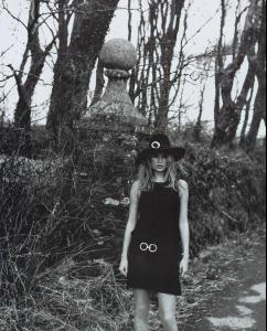 kate_Vogue_IT_96_unastoria_byJuergenTeller_yculblog.jpg