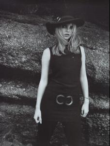 kate_Vogue_IT_96_unastoria_byJuergenTeller_yculblog9.jpg