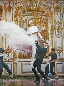linda_Harper__s_Bazzar_US_Dec._03_anhautecouturefantasy_byjeanpaulgoude8.jpg