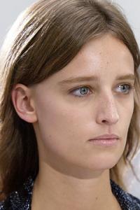 anne_Balenciaga_Spring_2005_Ready_to_Wear2.jpg