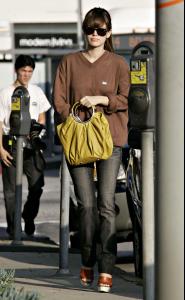 Rachel_Bilson_West_Hollywood___29_February_2008_5.jpg