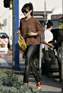 Rachel_Bilson_West_Hollywood___29_February_2008_6.jpg