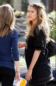 jessica_alba_brentwood_3158_8.jpg