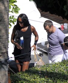 Celebutopia-Naomi_Campbell_in_bikini_in_Miami-07.jpg