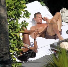 Celebutopia-Naomi_Campbell_in_bikini_in_Miami-09.jpg