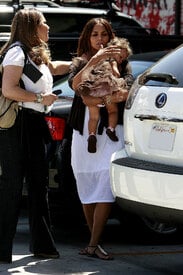 Halle_Berry_and_her_daughter_01.jpg