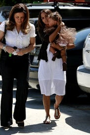 Halle_Berry_and_her_daughter_04.jpg
