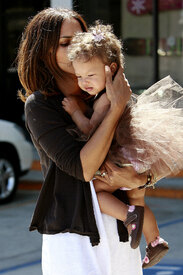 Halle_Berry_and_her_daughter_05.jpg