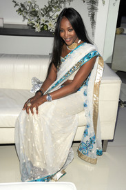 celeb-city.org_Naomi_Campbel_VOGUE_INDIA_Kick-off_Party_002.jpg