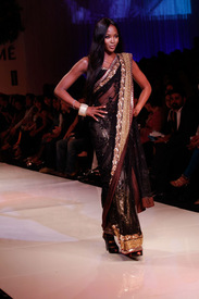 naomi_campbell_models_in_mumbai_05.jpg