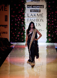 naomi_campbell_models_in_mumbai_19.jpg