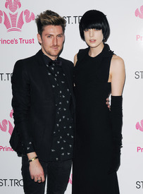 celebrity_paradise.com_TheElder_AgynessDeyn2010_03_18_PrincesTrustSpringBall3.jpg