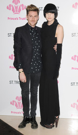 celebrity_paradise.com_TheElder_AgynessDeyn2010_03_18_PrincesTrustSpringBall4.jpg