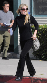 celebrity_paradise.com_TheElder_AliLarter2010_03_30_outinLA6.jpg