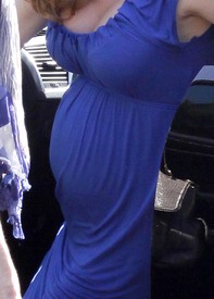 celebrity_paradise.com_TheElder_AmyAdams2010_03_27_ArrivingForHerBabyShower5.jpg