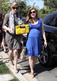 celebrity_paradise.com_TheElder_AmyAdams2010_03_27_ArrivingForHerBabyShower9.jpg