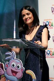 celebrity_paradise.com_TheElder_SalmaHayek2010_03_02_DoraTheExplorersLandmark10THAnniversary27.jpg