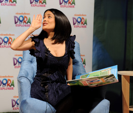 celebrity_paradise.com_TheElder_SalmaHayek2010_03_02_DoraTheExplorersLandmark10THAnniversary39.jpg