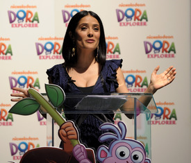 celebrity_paradise.com_TheElder_SalmaHayek2010_03_02_DoraTheExplorersLandmark10THAnniversary51.jpg