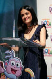 th_celebrity_paradise.com_TheElder_SalmaHayek2010_03_02_DoraTheExplorersLandmark10THAnniversary100.jpg