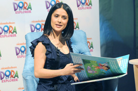 celebrity_paradise.com_TheElder_SalmaHayek2010_03_02_DoraTheExplorersLandmark10THAnniversary123.jpg