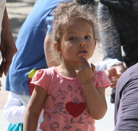 Preppie_HalleBerrytakesNahlatotheparkinBeverlyHills_March5201019.JPG