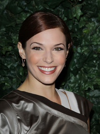 Amanda_Righetti_001.jpg