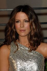 KateBeckinsale_VanityFairOscarparty_04_.jpg