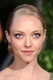 AmandaSeyfried2010VanityFairOscarParty063.jpg