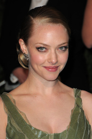 AmandaSeyfried2010VanityFairOscarParty065.jpg