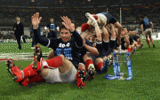 th_5e430972873276.gif