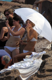 SUOI1LK0FK_Alessandra_Ambrosio_on_a_photo_shoot_in_St._Barthelemy004.jpg