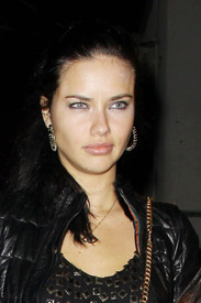 48455_adriana_lima_leaving_matsuhisa_008_123_.jpg