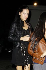 48504_adriana_lima_leaving_matsuhisa_011_123_.jpg