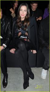 nicole_richie_liv_tyler_givenchy_gals_08.jpg