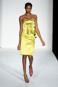 Bebe_FALL_2011_RTW_podium_040_runway.jpg