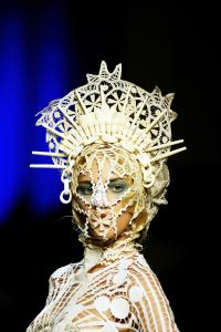 42533_celebrity_city_Jean_Paul_Gaultier_Paris_S_S_07_Haute_Couture_27_123_120lo.jpg