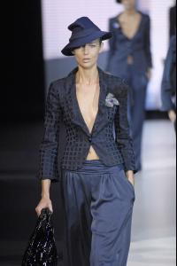 78882_celebrity_city_Giorgio_Armani_Milan_Fashion_Show_3_123_366lo.jpg