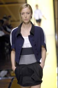 31477_celebrity_city_Gianfanco_Ferre_Fashion_Shhow_41_123_483lo.jpg