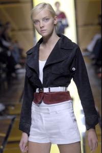 31742_celebrity_city_Gianfanco_Ferre_Fashion_Shhow_54_123_512lo.jpg