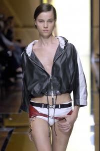 32441_celebrity_city_Gianfanco_Ferre_Fashion_Shhow_96_123_458lo.jpg