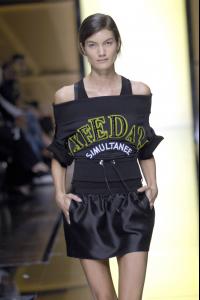 33051_celebrity_city_Gianfanco_Ferre_Fashion_Shhow_127_123_523lo.jpg