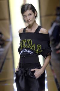 33076_celebrity_city_Gianfanco_Ferre_Fashion_Shhow_128_123_431lo.jpg