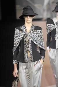 79953_celebrity_city_Giorgio_Armani_Milan_Fashion_Show_65_123_390lo.jpg