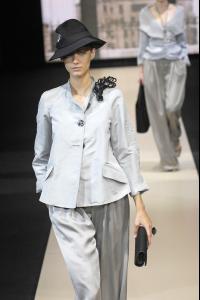 80716_celebrity_city_Giorgio_Armani_Milan_Fashion_Show_109_123_402lo.jpg