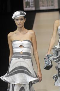 80926_celebrity_city_Giorgio_Armani_Milan_Fashion_Show_117_123_334lo.jpg