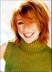 cs_CosmoGirl_AlysonHannigan2.jpg