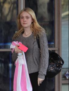 47644_Preppie_Dakota_Fanning_leaving_a_yoga_class_in_Studio_City_1_122_245lo.jpg