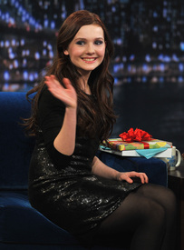 80941_Tikipeter_Abigail_Breslin_Fallon_010_123_344lo.jpg